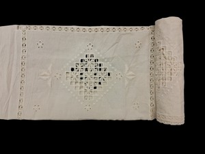 Tissu en coton blanc brodé de haute qualité, tissu brodé à motifs floraux et géométriques, matière en coton doux et respirant - Product Image 3