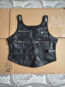 Tablier utilitaire court en toile noire avec poches zippées, bretelles réglables et ceinture, idéal pour le soudage et les vêtements de travail de chef - Product Image 1