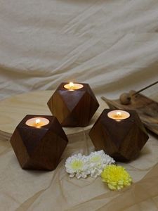 Porte-bougie rustique en chêne, support à bougies en bois, forme conique, trois emplacements, finition brun foncé, décoration d'intérieur - Product Image 3