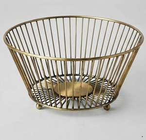Corbeille à fruits en fil métallique élégante pour la décoration de table et la présentation des aliments - Product Image 4