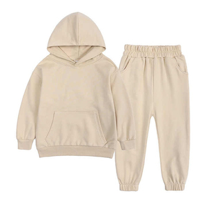 Ensemble de survêtement en molleton de coton uni pour enfants, pull à capuche et pantalon de jogging, pour garçons et filles, tenue décontractée, avec cordon de serrage et logo personnalisé, vente en gros - Product Image 1