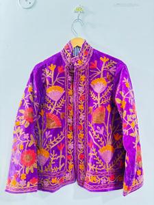 Veste brodée artisanale indienne, veste pour femme, veste unisexe personnalisable, veste d'hiver matelassée, veste en coton brodée à la main, broderie Suzani - Product Image 1