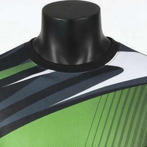 Camiseta de Manga Corta para Hombre, Cuello Redondo, Diseño Geométrico Verde y Negro, Secado Rápido, Tejido de Punto, Corte Ajustado, Estilo Deportivo, Largo Regular - Product Image 6