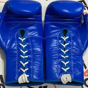 Nouveaux gants de boxe chromés personnalisés de conception originale à vendre, en cuir de vache véritable, à lacets, pour la compétition de Muay Thai et de boxe - Product Image 4