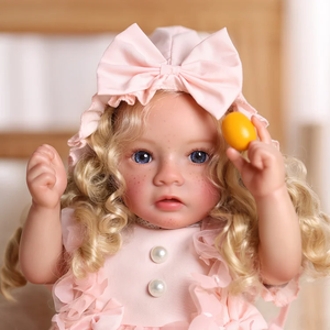 Poupée Reborn Bébé Daisy <span class=keywords><strong>de</strong></span> 20 pouces, Fille, Corps en Tissu, Réaliste, Cheveux Blonds Bouclés et Tachetés - Product Image 3