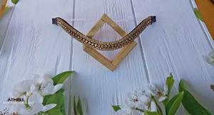 Fronture de luxe en cuir avec triple rangée de strass dorés pour bride de cheval, équipement d'équitation - Product Image 4