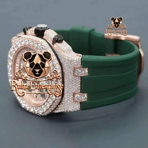 Stylish Wristwatch with Smooth Silicone Band and Contrasting Dial Details - Product Image 5