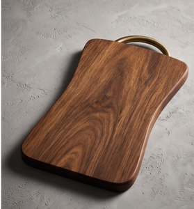 Tabla de cortar de madera de mango de lujo con asa de arco de latón, tabla de cortar de madera hecha a mano para cocina y servicio de charcutería - Product Image 5