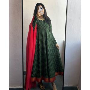 Hermoso Vestido de Gasa y Dupatta para Fiestas, Realza tu Look Elegante - Product Image 4