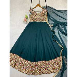 Vestido Anarkali de Diseñador con Hermoso Dupatta para Fiestas y Eventos Nocturnos - Product Image 6