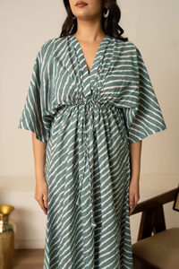 Vestido Kaftan de Algodón a Rayas Sukoon Summer Marina para Mujer |   Ropa de Diseño Ligera, Transpirable y Casual para Resort, para Exportación - Product Image 4