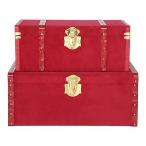 Ensemble élégant de deux coffres de rangement en velours rouge avec des finitions dorées luxueuses et des détails de garniture cloutée saisissants pour le rangement à domicile - Product Image 1