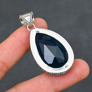 Magnifique pendentif en Tanzanite synthétique, très demandé, en argent sterling 925, fait main, style bohème, bijou statement à maillons - Product Image 1
