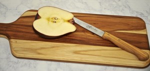 Planche à découper en bois de qualité supérieure pour la cuisine, la découpe et le service - Product Image 1