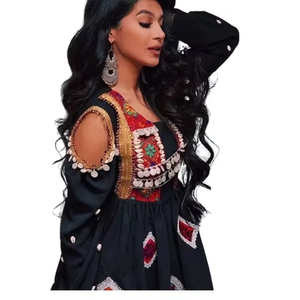 Kurti tribal moderne court noir style peplum avec broderies rouges en forme de diamant et accents de pièces de monnaie à la taille, élégant - Product Image 4