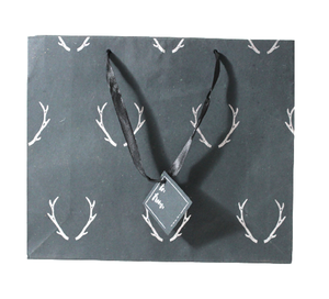 Sac cadeau en papier de coton recyclé fait main avec impression dorée, poignées en ruban de satin assorties et étiquette cadeau assortie - Product Image 1