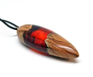 Collier pendentif rustique en bois et résine, bijou de méditation en bois et résine - Product Image 6