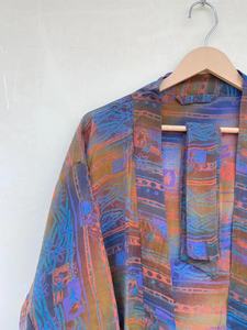 Robe Kimono Bleue Recyclée en Soie 100% Col V avec Cordon de Serrage – Idéale pour la Vie Quotidienne, Cadeau d'Anniversaire Parfait pour Elle, Tenue de Plage Été Automne Printemps - Product Image 2