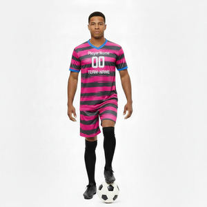 Meilleures ventes : Nouveaux ensembles d'uniformes de football d'hiver 100 % polyester respirants à manches courtes, personnalisables avec logo pour équipes - Product Image 1