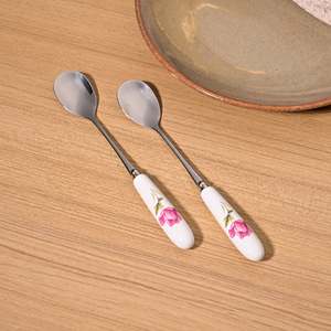Juego de Cubiertos Radiant Rose, Cucharas de Postre Comerciales con Mango Largo de Metal y PLA para Té y Sopa, Diseño de Flor Radiante - Product Image 1