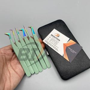 Pince à épiler professionnelle en acier inoxydable avec logo personnalisé Nouveaux embouts en fibre pour l'extension de cils volumineux - Product Image 6