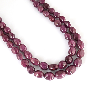 Collar clásico hecho a mano con cuentas de dos capas y relleno de cristal natural rubí de Ishu Gems, modelo IG23551 - Product Image 1