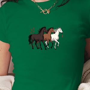 Ecuestre con tres caballos Camiseta corta de moda para mujer - Product Image 1
