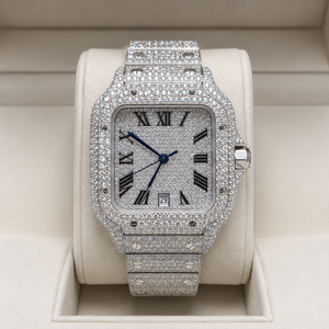 Reloj de Lujo para Hombre, Completamente Adornado con Diamantes Moissanite VVS, Caja Cuadrada de Cuarzo Clásica, Esfera con Números Romanos Antiguos, Manecillas Azules, Fecha - Product Image 1
