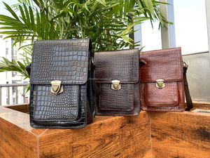 Petit sac à bandoulière vintage décontracté pour hommes et femmes Messenger portable en cuir de buffle fait de sacs à bandoulière en cuir véritable - Product Image 4