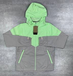 Survêtement 2 pièces coupe-vent avec short et veste, doublure en maille personnalisée, fermeture éclair, streetwear écologique d'hiver, style sportswear court - Product Image 1