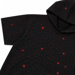 Sweat à capuche ample et scintillant rouge entièrement orné de strass, à manches courtes, en coton épais, style streetwear, fabrication sur mesure - Product Image 4