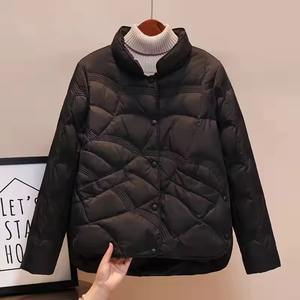 Veste matelassée pour femme en polyester 100% personnalisée à carreaux, col montant, design matelassé, coupe-vent, caractéristiques écologiques pour une utilisation en extérieur - Product Image 2