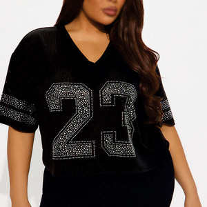 เสื้อเจอร์ซีย์ผู้หญิงสีดำประดับเพชรเทียม สไตล์สตรีทแฟชั่น Y2K ผ้าโพลีเอสเตอร์วิบวับ ลายอเมริกันฟุตบอล รับผลิตตามสั่ง (OEM) ขายส่ง - Product Image 4