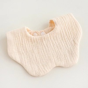 Babero minimalista de algodón gris para bebé con botones a presión para alimentación de bebés, toalla para la saliva - Product Image 4