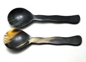 Juego de 2 servidores de ensalada de cuerno de diseño moderno, cucharas de cuerno hechas a mano con cuerno natural de búfalo a un precio razonable. - Product Image 3