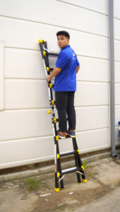 บันไดอลูมิเนียมพับได้อเนกประสงค์ EN131 VIETLADDERS NVLB-44 4 ขั้น รับน้ำหนักได้ 300 กก. สำหรับใช้ในโรงแรม ดีไซน์ทันสมัย - Product Image 3