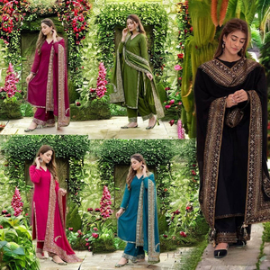 Ensemble moderne haut-bas avec dupatta en soie romaine lourde et broderie de sequins pour soirée - Product Image 6