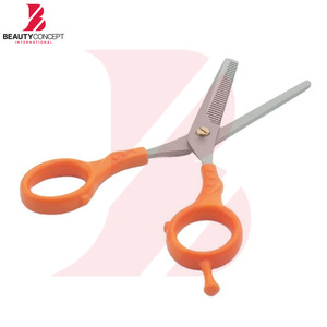 ผู้ผลิตขายส่ง OEM กรรไกรซอยผมด้ามพลาสติกสีดำและสีส้มสำหรับมืออาชีพ  กรรไกรตัดผมสำหรับร้านเสริมสวย - Product Image 4