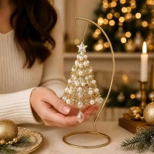 Adorno Navideño Colgante de Lujo con Perlas y Detalles Dorados, con Estrella de Cristal en la Parte Superior - Product Image 1