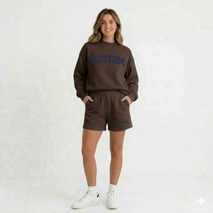 ชุดเสื้อคอเต่าและกางเกงขาสั้นสำหรับผู้หญิง สีพื้น สำหรับฤดูหนาว พร้อมจัดส่งจำนวนมาก ผลิตอย่างมีประสิทธิภาพ รองรับการสั่งซื้อเสื้อผ้าจำนวนมาก - Product Image 1