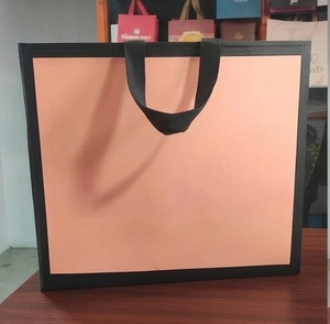 Bolsa de papel personalizada con logotipo al por mayor para tiendas de ropa, supermercados, embalaje de regalos y venta al por menor - Product Image 3