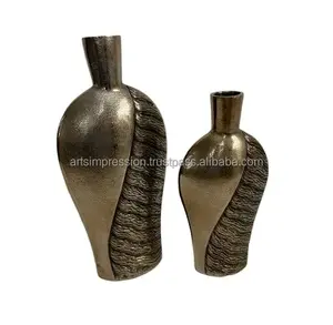 Matériau en laiton incroyable vase à fleurs vase de qualité 2024 taille différente utilisation de la salle de jardin Vases indien élégant fer Antique métal 2024