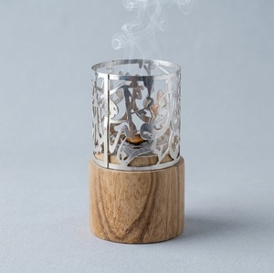 Mabkhara de Lujo Moderna con Base de Madera y Metal Dorado Geométrico Jali, Quemador de Bakhoor para Oud Árabe y Incienso a Bajo Precio - Product Image 4