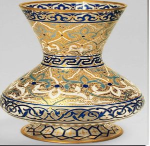 Exclusivo florero de cerámica de base ancha, color crema y azul, inspirado en la arte islámico, disponible a precios de mayorista. - Product Image 1