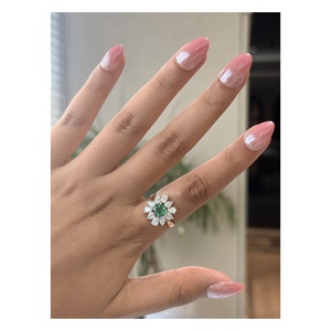 Anillo de Compromiso de Lujo con Halo de Perlas y Diamante Cultivado en Laboratorio de Corte Pera de 1.35 Ct, Joyería Floral en Racimo para Mujer en Oro Sólido de 14K - Product Image 1
