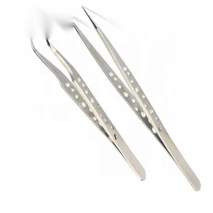 Pinzas de Precisión para Pestañas Ryzer Studio de Acero Inoxidable con Punta Suave de 10 mm de Longitud para Aplicación de Extensiones de Pestañas - Product Image 3