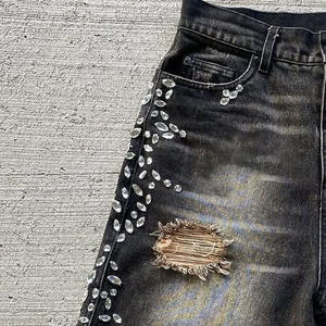 Shorts cargo baggy en jean personnalisés pour homme, avec double taille et genoux ornés de diamants et strass, par le fabricant Lupin Felt Denim - Product Image 2