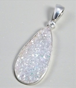 Pendentif en agate blanche drusy en forme de goutte d'eau, plaqué argent, cristal, bijoux faits à la main pour collier - Product Image 1