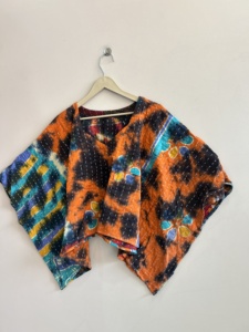 Top tradicional Kantha hecho a mano con teñido anudado vintage para mujer, poncho bohemio, top hippie. - Product Image 4