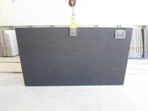 Grande dalle de granit noir poli SILO JBP4, panneau de pierre naturelle contemporain, qualité supérieure, garantie à vie pour les murs d'hôtel - Product Image 3